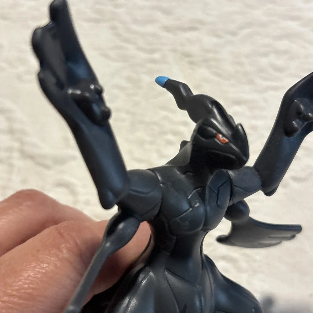 Zekrom 2011 McDonald's Pokémon Nintendo Toy Figure McDonalds